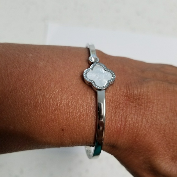 Beautiful Sterling steel Bracelet, White clover - Picture 5 of 8